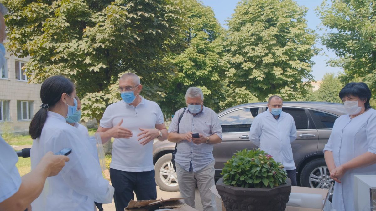 Якісний аналіз – успішне лікування. Волонтери передали медзакладу Козови обладнання (Відео)