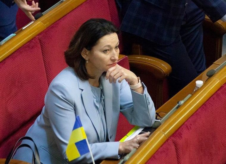 Партія «ЗА МАЙБУТНЄ» вимагає страхування здоров’я педагогів та підвищення їхніх зарплат