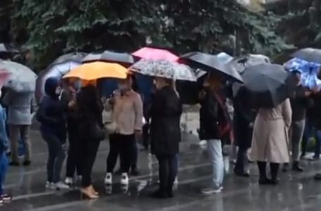 «Ми у відчаю!»: у Тернополі пікетують батьки учнів проти реорганізації школи-інтернату