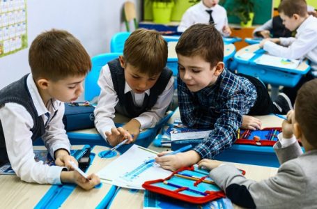 У Тернополі учні початкових класів відвідуватимуть школу цілими класами