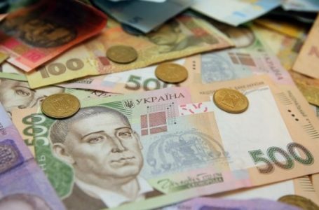 Попросили води і винесли гроші: на Теребовлянщині обікрали бабусю