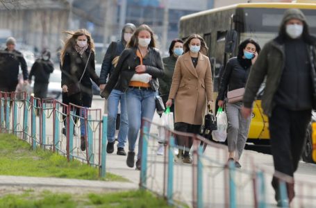 Коронавірус не зникає: в Україні за добу +8 752 інфікованих