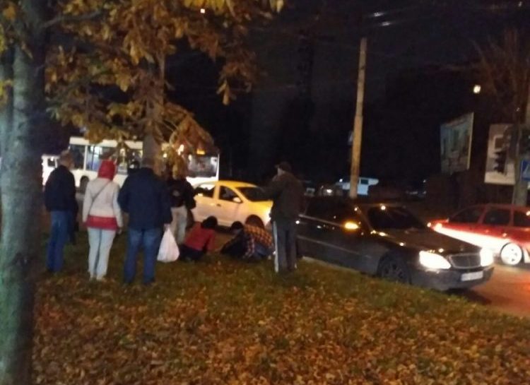 На вул. Тарнавського збили пішохода. Хлопця забрала “швидка”