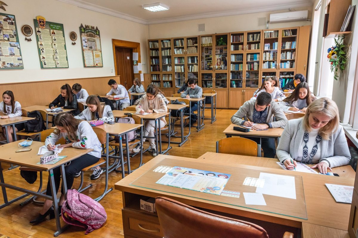 Одних текст розсмішив, інших засмутив. Як писали радіодиктант на Тернопільщині