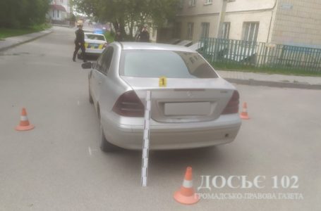 У дворі будинку автівка наїхала на 7-річного хлопчика