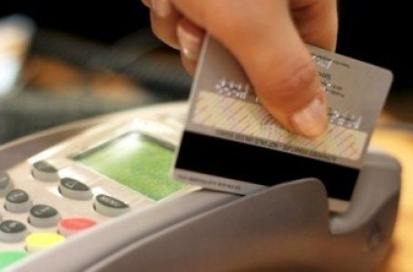 Тернополянин розраховувався в магазинах вкраденими картками